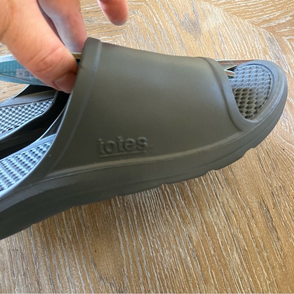 NWT Men’s Totes Everywear Black Slide Sandals (11) - Picture 7 of 9